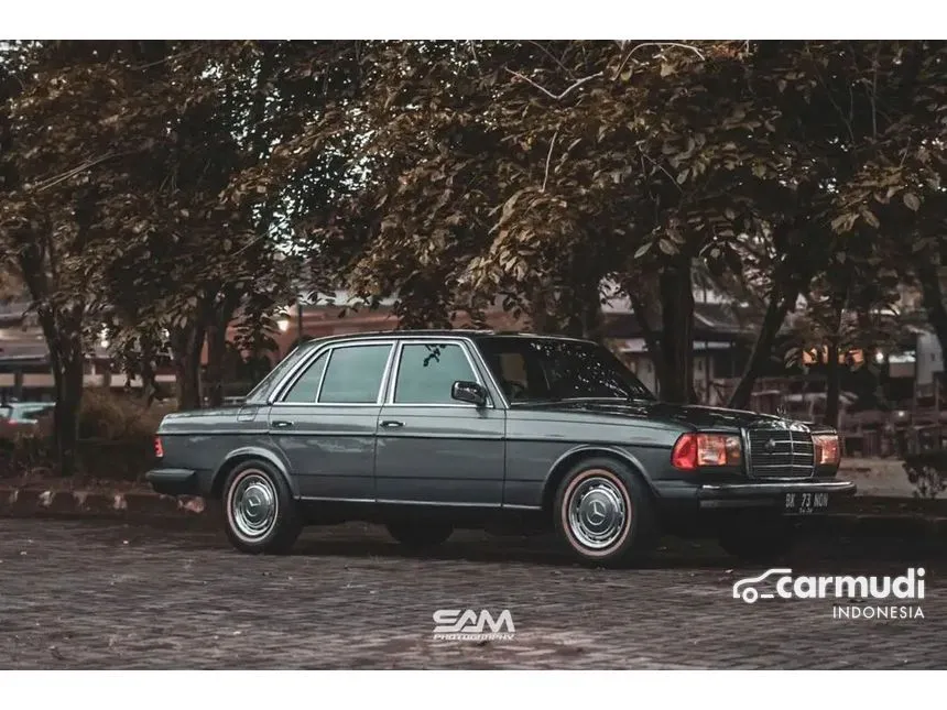 1986 Mercedes-Benz 200E Sedan