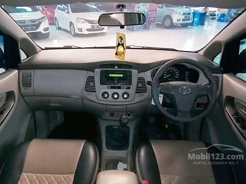 Jual Mobil  Toyota Kijang Innova  2012 E 2 0 di Jawa  Timur  