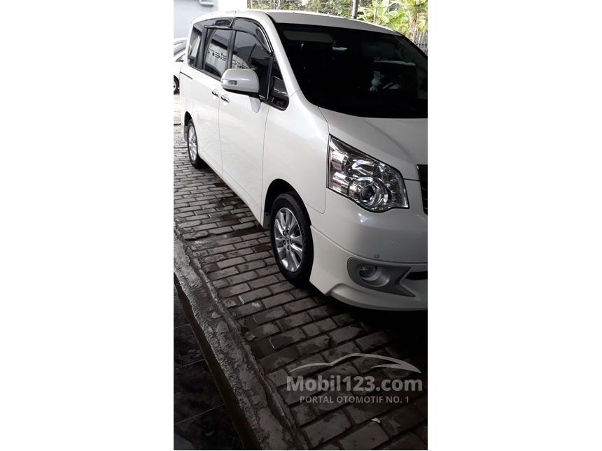 2014 Toyota NAV1 V Limited Luxury MPV