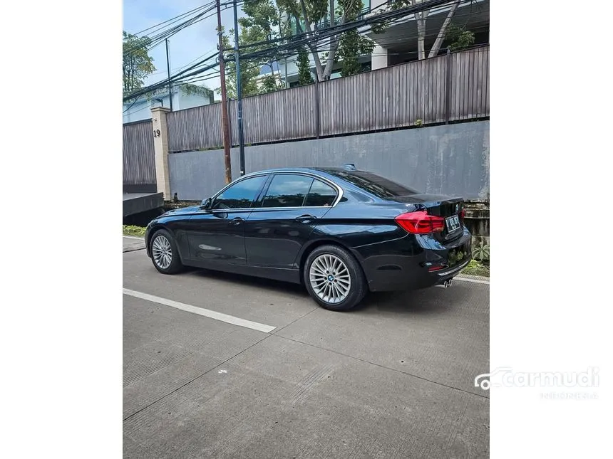 2018 BMW 320i Luxury Sedan