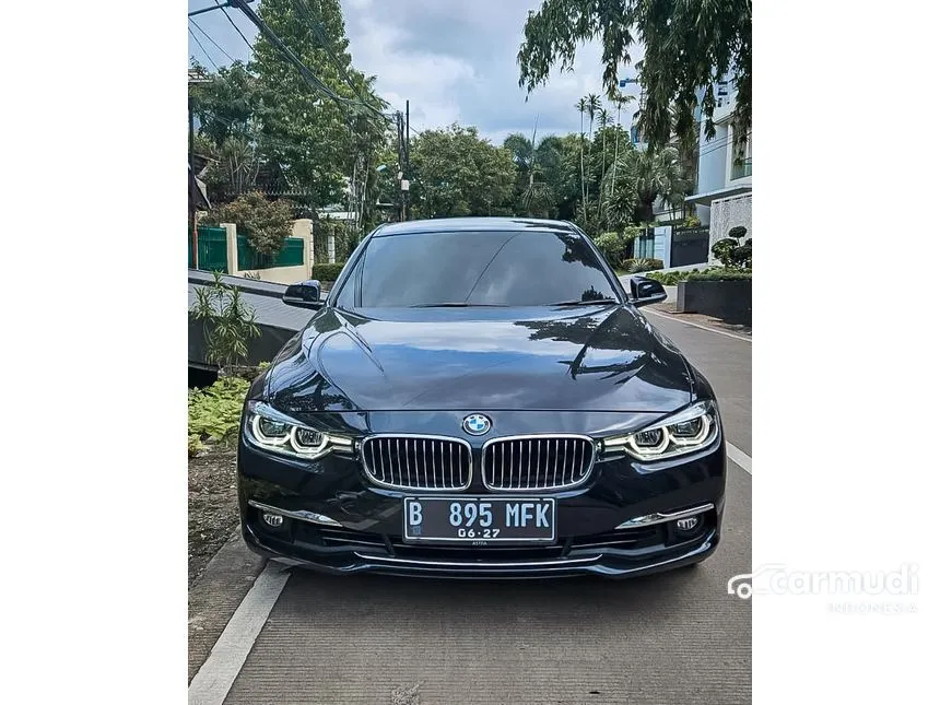 2018 BMW 320i Luxury Sedan