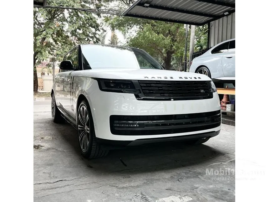 Jual Mobil Land Rover Range Rover 2024 P400 Autobiography MHEV LWB 7 Seater 3.0 di DKI Jakarta Automatic SUV Putih Rp 6.850.000.000