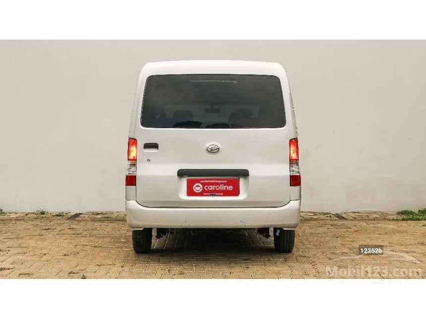 2021 Daihatsu Gran Max Mini Bus D Van