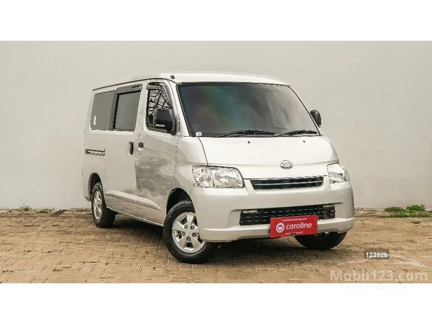 2021 Daihatsu Gran Max Mini Bus D Van