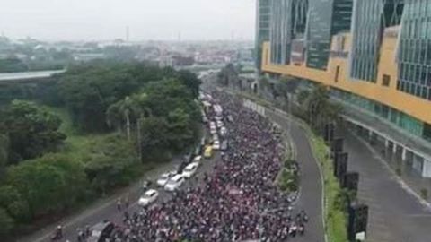 Macet Total di Hari Pertama PSBB Surabaya