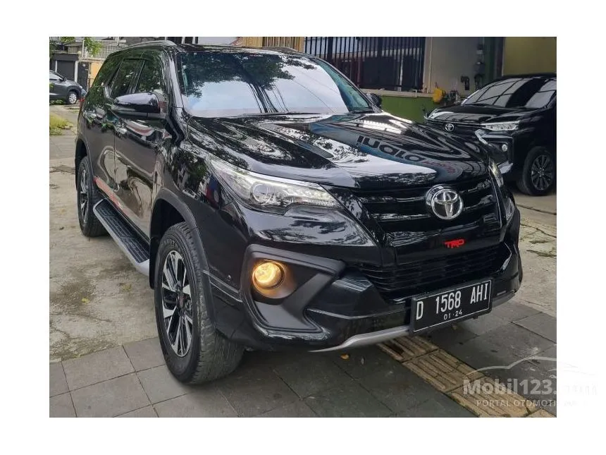Jual Mobil Toyota Fortuner 2018 TRD 2.4 di Jawa Barat Automatic SUV Hitam Rp 449.000.000