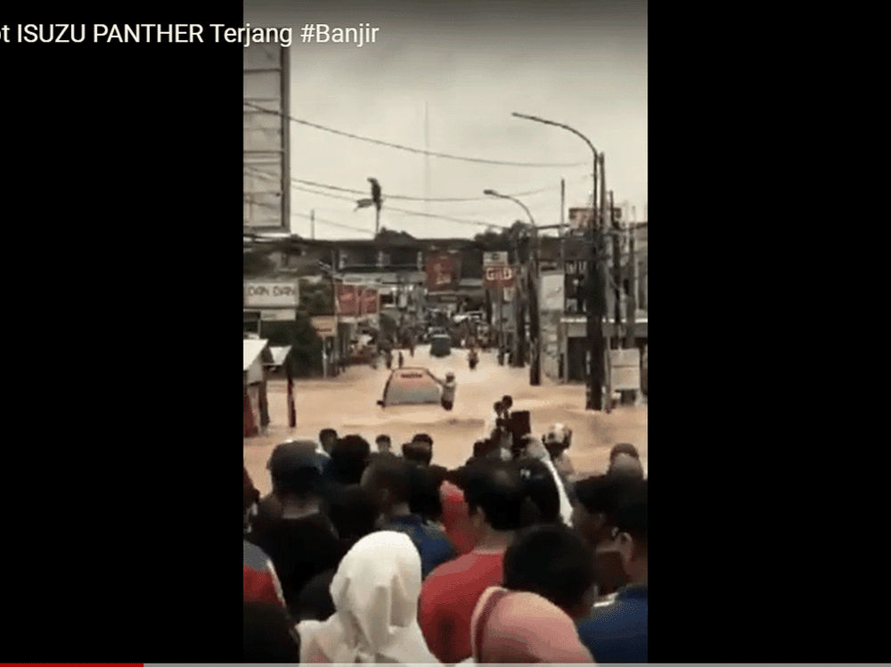 Viral Video Angkot Isuzu Panther Tembus Banjir, Ini Kata Sang Pabrikan