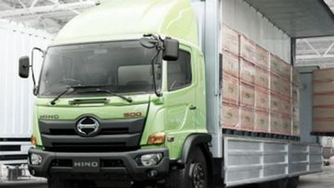 Pasar Letoy, Hino Masih Kuasai Penjualan Truk Medium