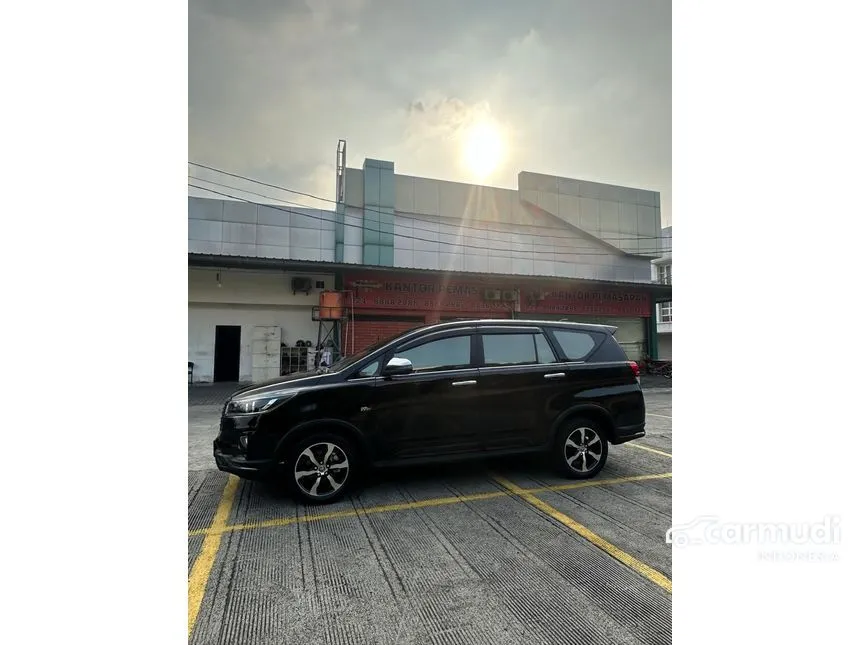 2021 Toyota Kijang Innova Venturer MPV