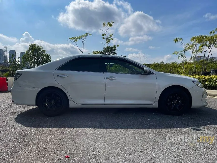 2015 Toyota Camry Hybrid Sedan