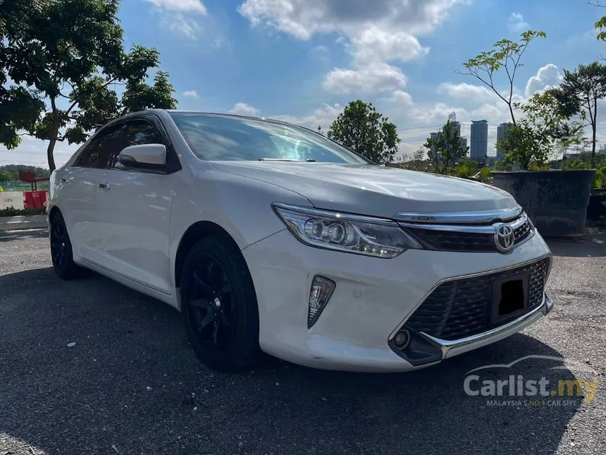 2015 Toyota Camry Hybrid Sedan