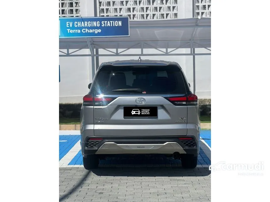 2022 Toyota Kijang Innova Zenix V HV MPV