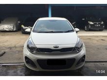2014 KIA Rio 1.4 UB Hatchback #jualcepatpemiliklangsung