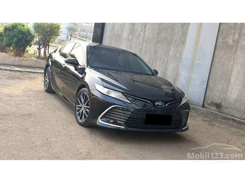 2022 Toyota Camry Hybrid Sedan