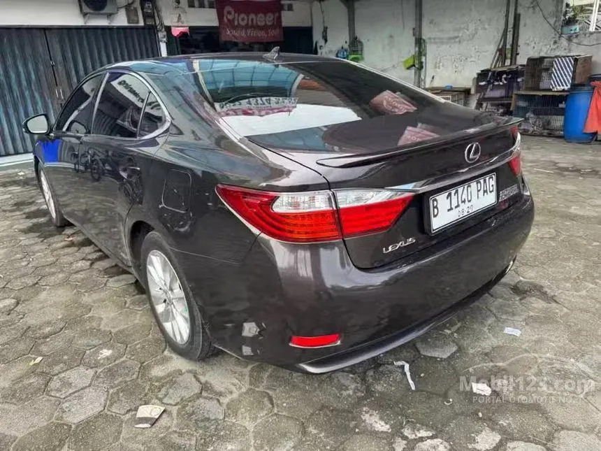 2014 Lexus ES 300h Sedan
