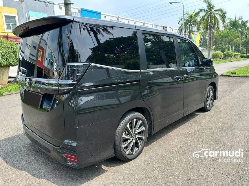 2022 Toyota Voxy Van Wagon