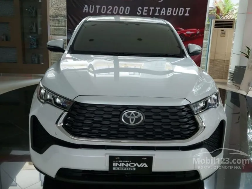 Jual Mobil Toyota Kijang Innova Zenix 2023 V 2.0 di Jawa Barat Automatic Wagon Putih Rp 457.000.000