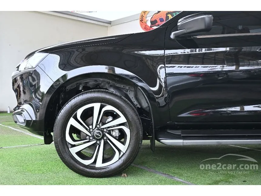 2022 Isuzu MU-X Ultimate SUV