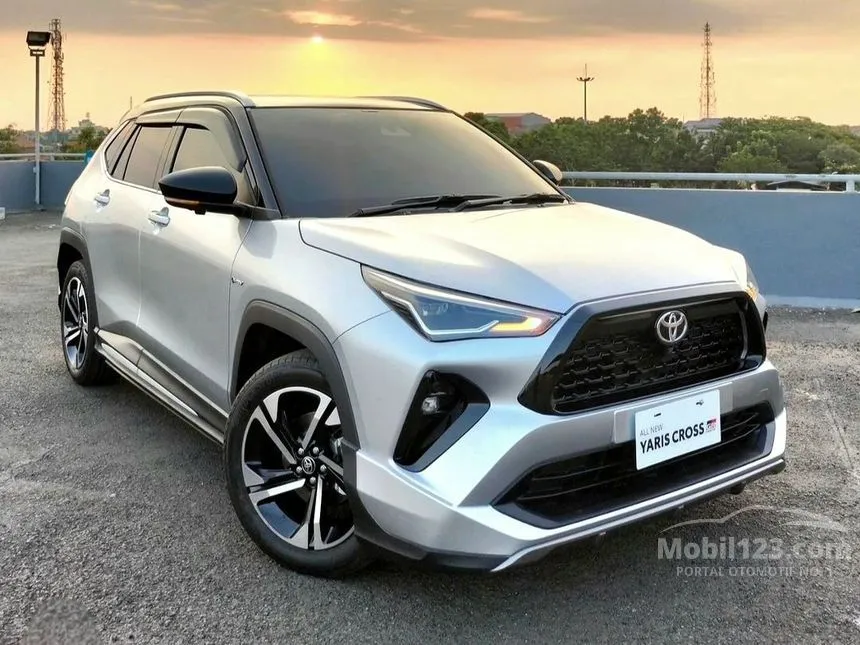 Jual Mobil Toyota Yaris Cross 2024 S GR Parts Aero Package HEV 1.5 di Banten Automatic Wagon Silver Rp 352.900.000
