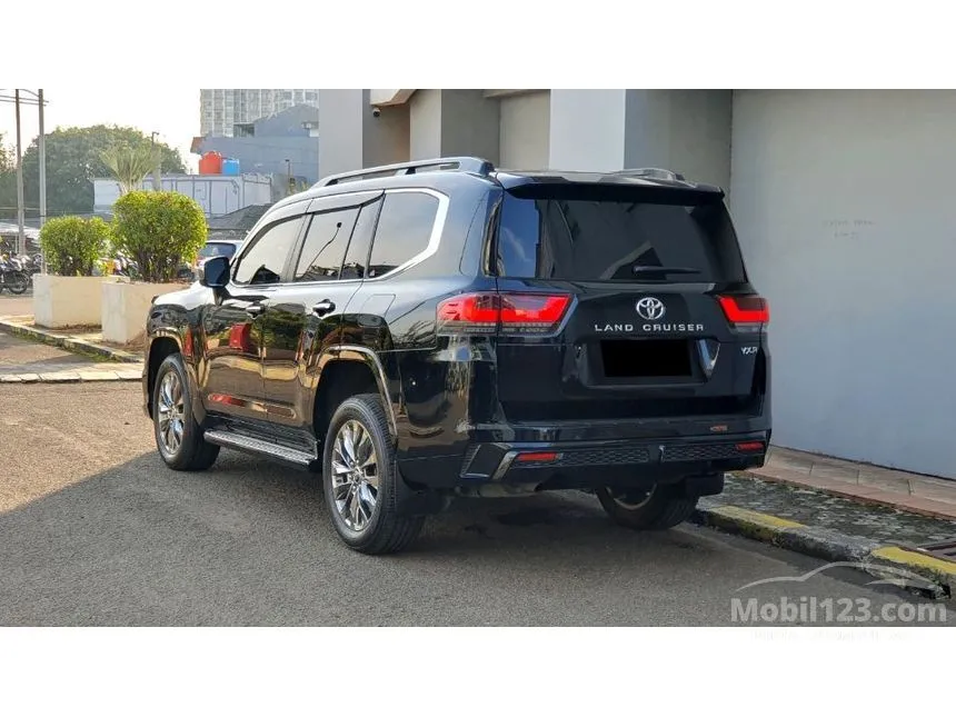 2023 Toyota Land Cruiser 300 VX-R SUV