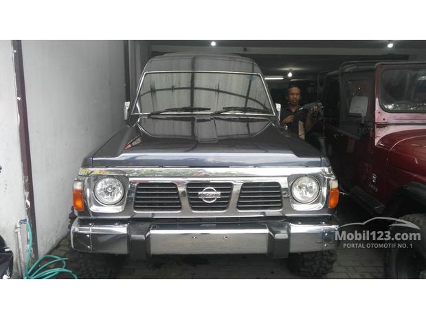 Nissan Patrol Mobil Bekas Baru dijual di Indonesia 