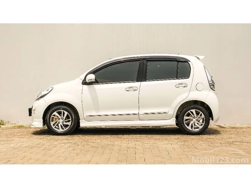 2015 Daihatsu Sirion D Hatchback