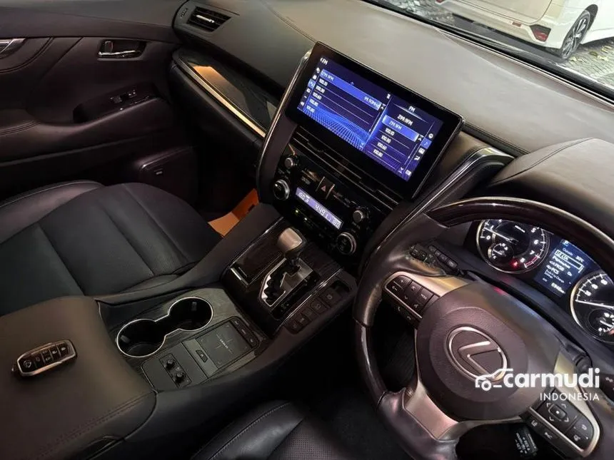 2022 Lexus LM 350 7 Seater MPV