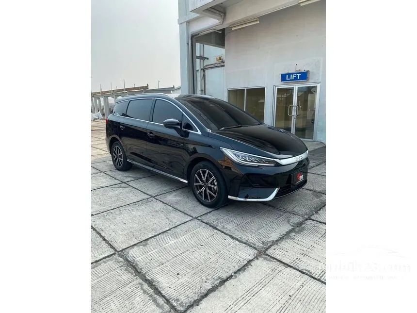 2025 BYD M6 Superior Captain 6 Seater MPV