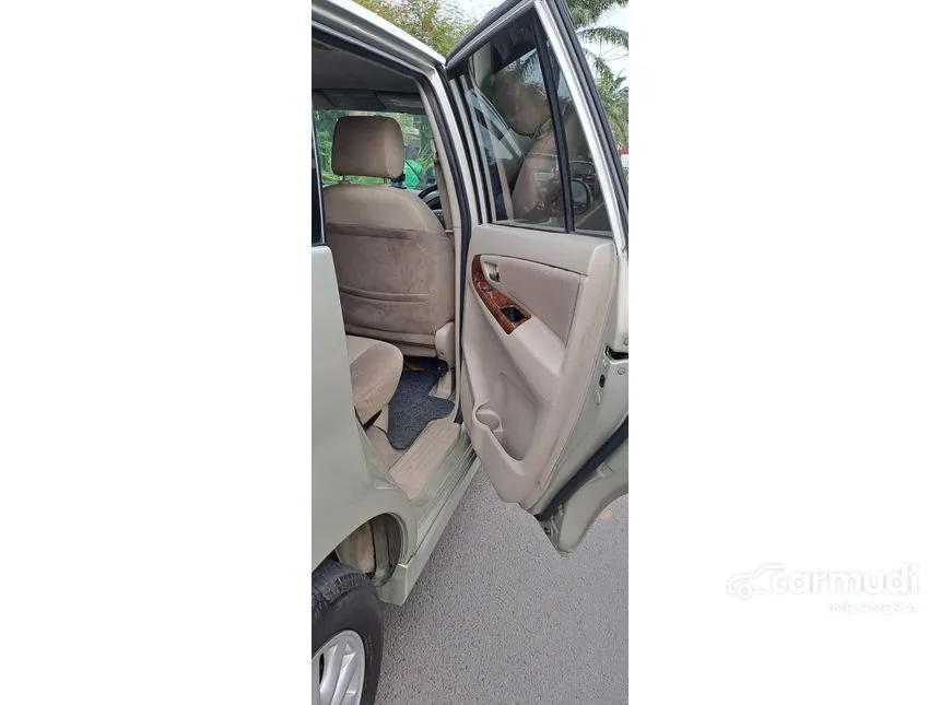 2013 Toyota Kijang Innova V Luxury MPV