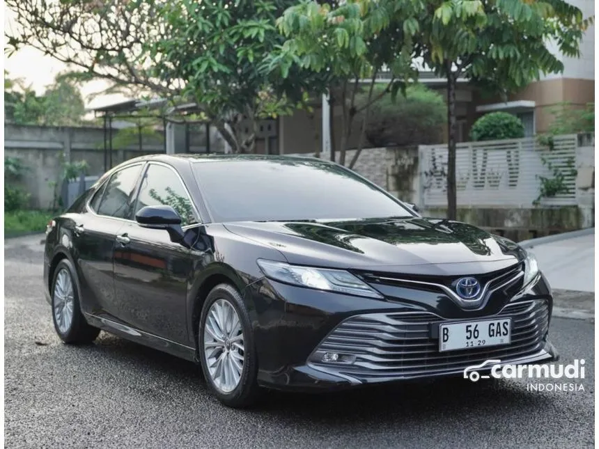 2019 Toyota Camry Hybrid Sedan