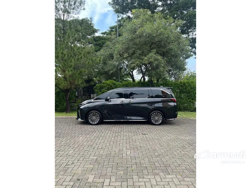 2024 Lexus LM 350h 7 Seater MPV