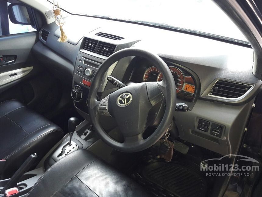 2013 Toyota Avanza Veloz MPV
