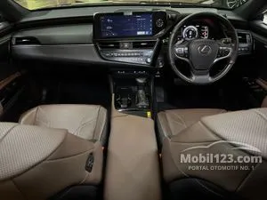 2023 Lexus ES 300h 2.5 Ultra Luxury Sedan