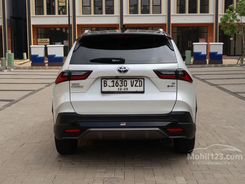 2023 Toyota Yaris Cross S HV (2 Tone) SUV