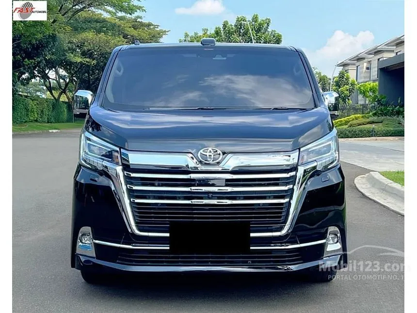 2023 Toyota GranAce Premium MPV