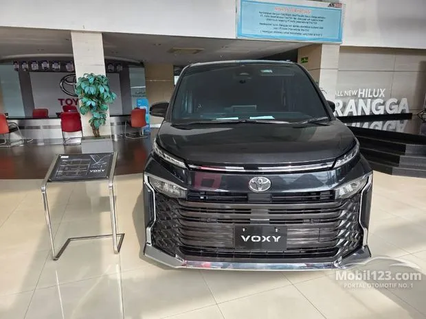 Jual Toyota Voxy (Premium Color) Bekas 2026 di Indonesia Harga Murah ...