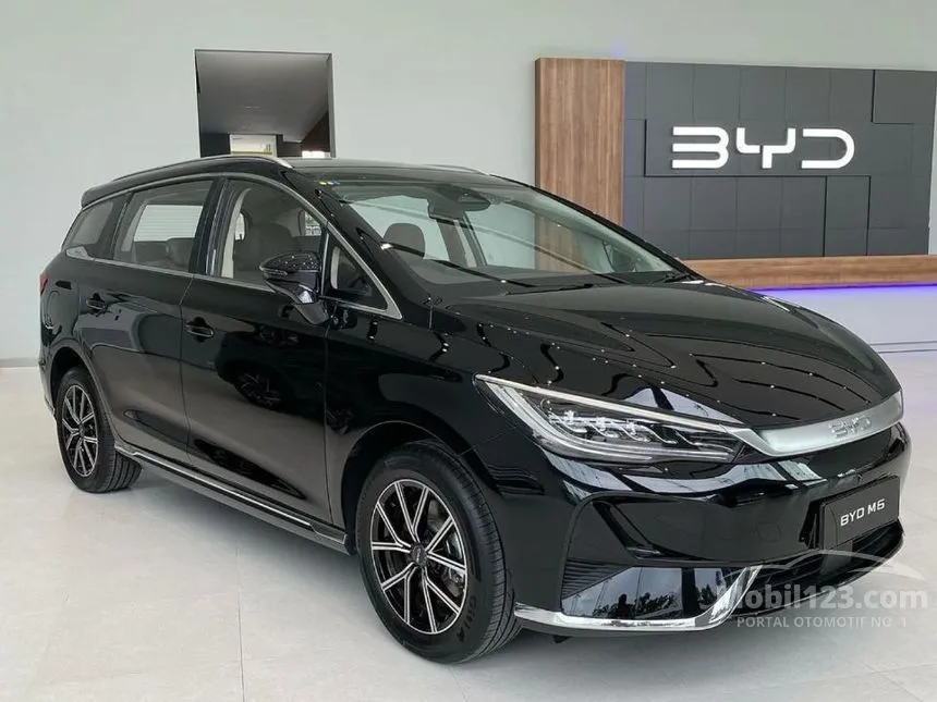 2026 BYD M6 Superior Captain 6 Seater MPV