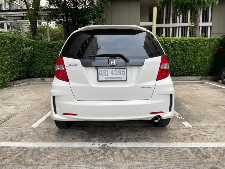 2011 Honda Jazz SV i-VTEC Hatchback