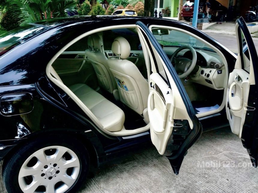 2005 Mercedes-Benz C240 Elegance Sedan