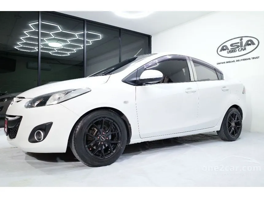 2013 Mazda 2 Elegance Groove Sedan
