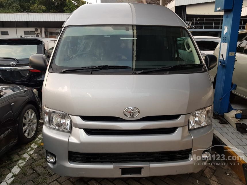  Jual  Mobil  Toyota  Hiace  2021 High Grade Commuter  2 5 di 