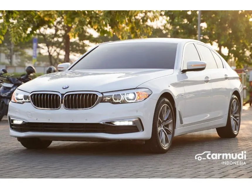 2019 BMW 520i Luxury Sedan