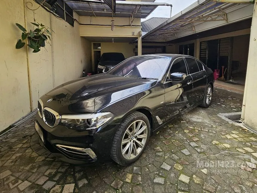 Jual Mobil BMW 520i 2019 Luxury 2.0 di Jawa Barat Automatic Sedan Hitam Rp 545.000.000