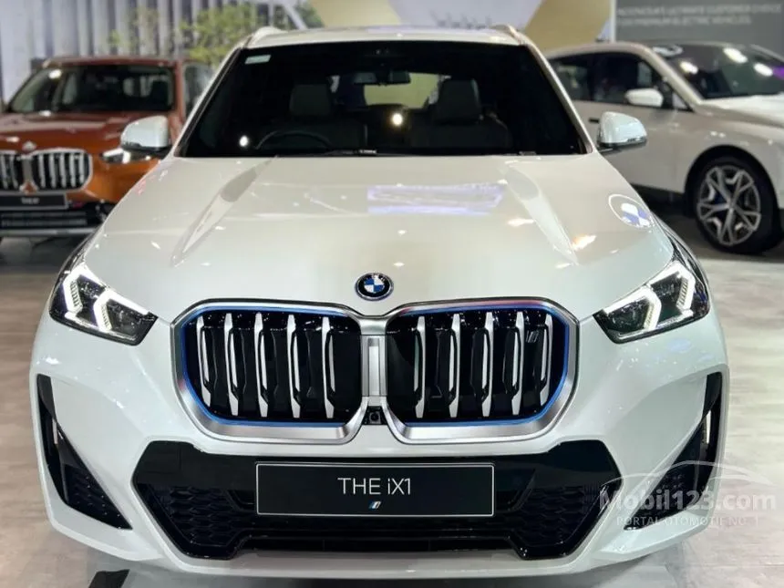 Jual Mobil BMW iX1 2024 eDrive20 M Sport di Jawa Barat Automatic Wagon Putih Rp 1.485.000.000