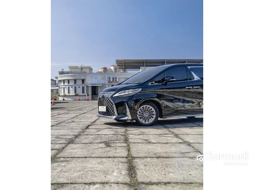 2022 Lexus LM 350 4 Seater MPV