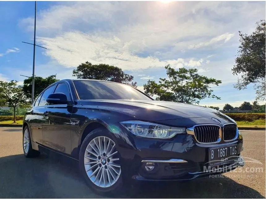 Jual Mobil BMW 320i 2018 Luxury 2.0 di DKI Jakarta Automatic Sedan ...