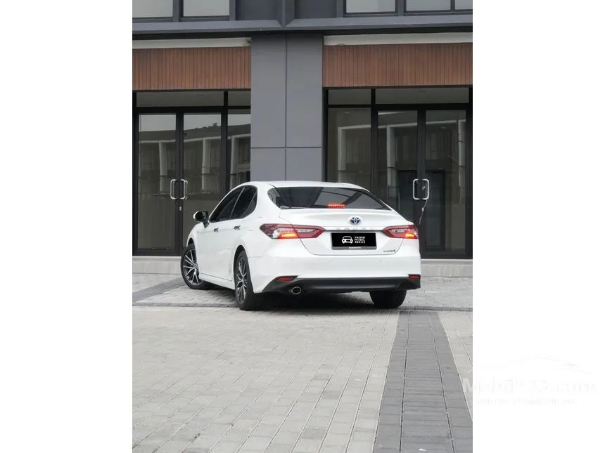 2023 Toyota Camry Hybrid (Premium Color) Sedan