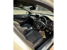 2015 Mercedes-Benz GLA200 1.6 Urban SUV