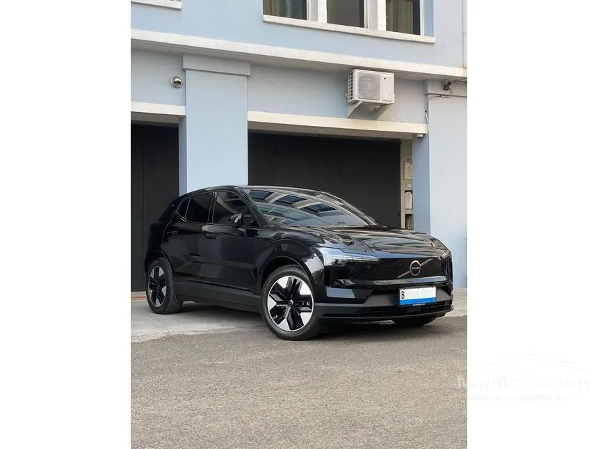 2025 Volvo EX30 Plus SUV
