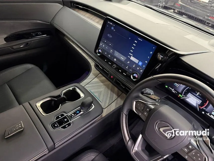 2024 Lexus LM 350h 7 Seater MPV